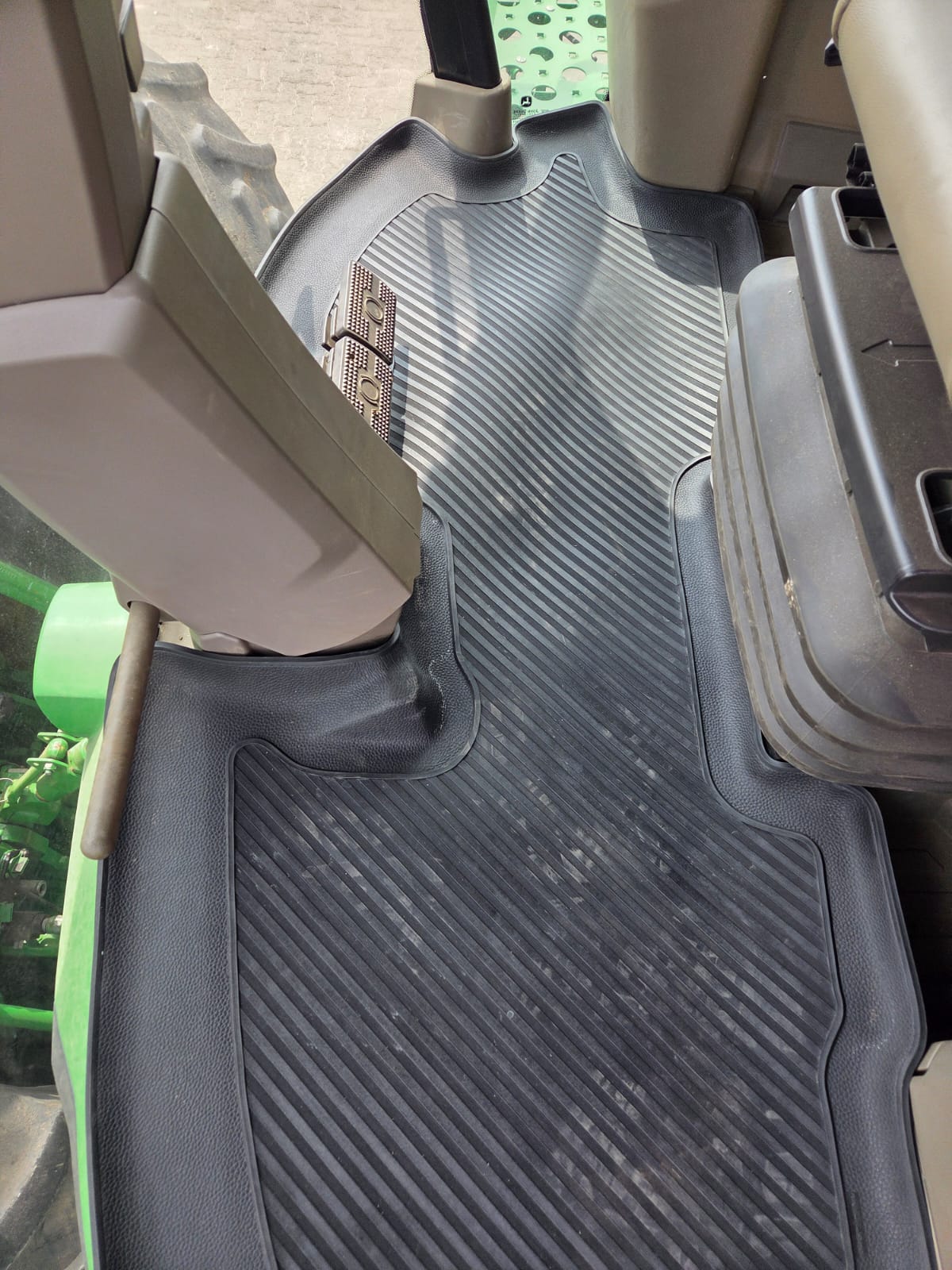 John Deere X9 Fitted Rubber Mat