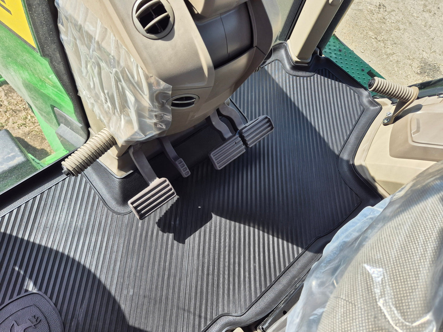 John Deere 600R Fitted Rubber Mat