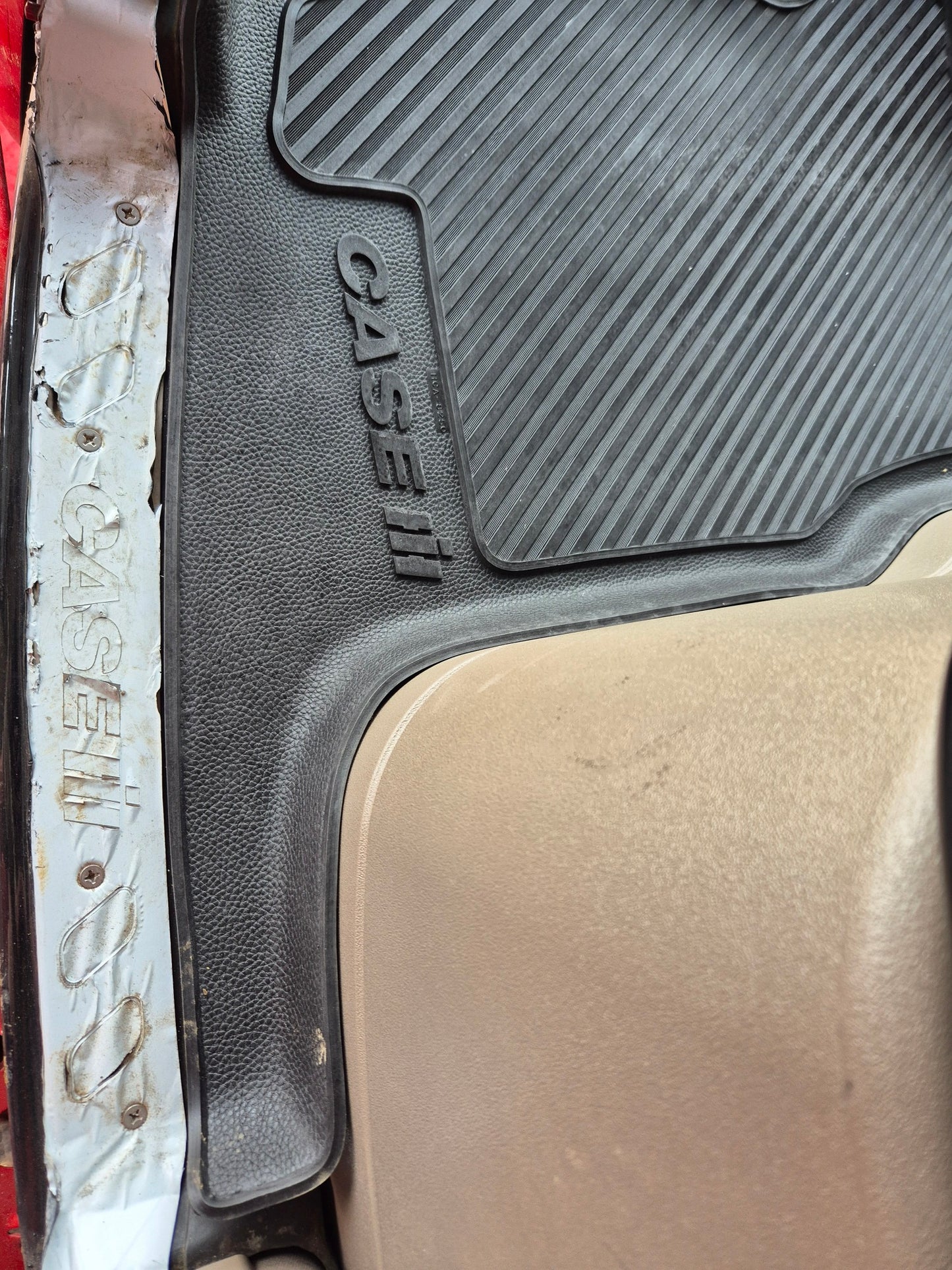Case 8260 Fitted Rubber Mat