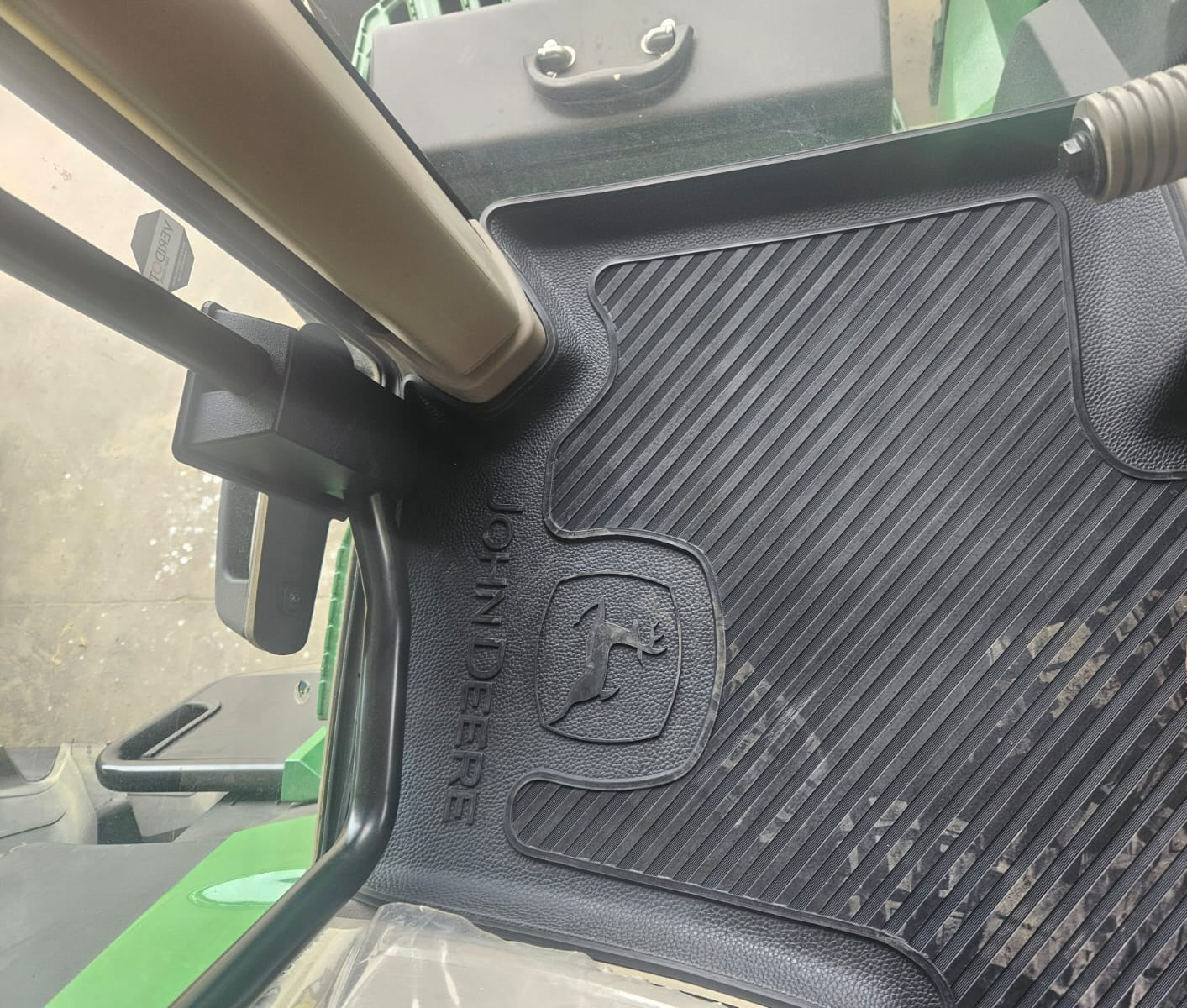 John Deere 8R Fitted Rubber Mat