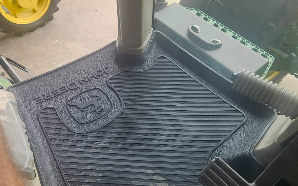 John Deere 8R Fitted Rubber Mat