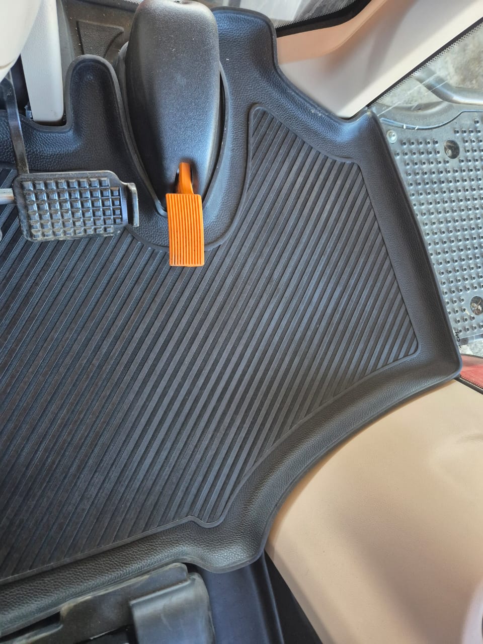 Case Magnum Fitted Rubber Mat
