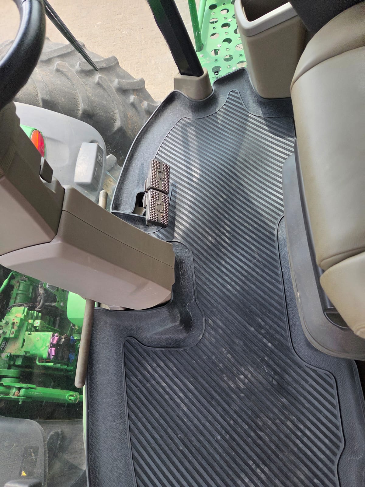 John Deere X9 Fitted Rubber Mat