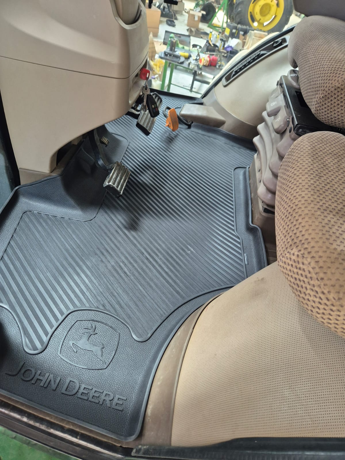 John Deere 8000R Fitted Rubber Mat