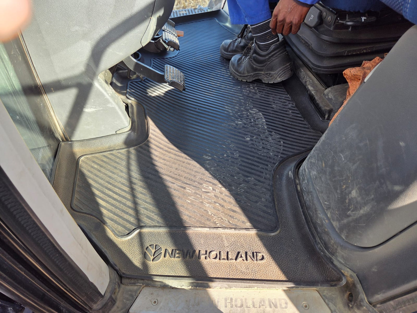 New Holland T8 Fitted Rubber Mat