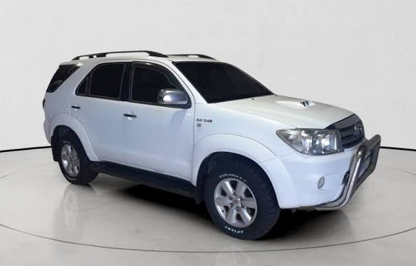 Toyota Fortuner D4D 2005 - 2015 Fitted Rubber Mat